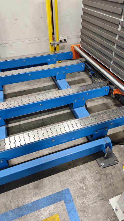 Tasapinnaline kettkonveier raskete toodete transportimiseks tööstuses