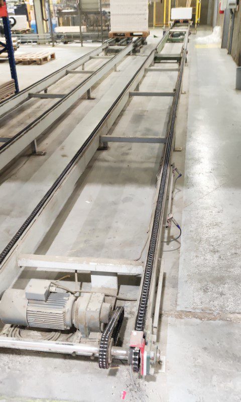 Kettkonveier kaubaaluste transportimiseks laos ja sorteerimiskeskustes