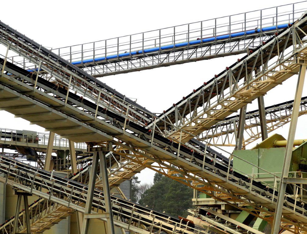 Pakabinamas konvejeris birioms medžiagoms transportuoti pramonėje ir gamyboje