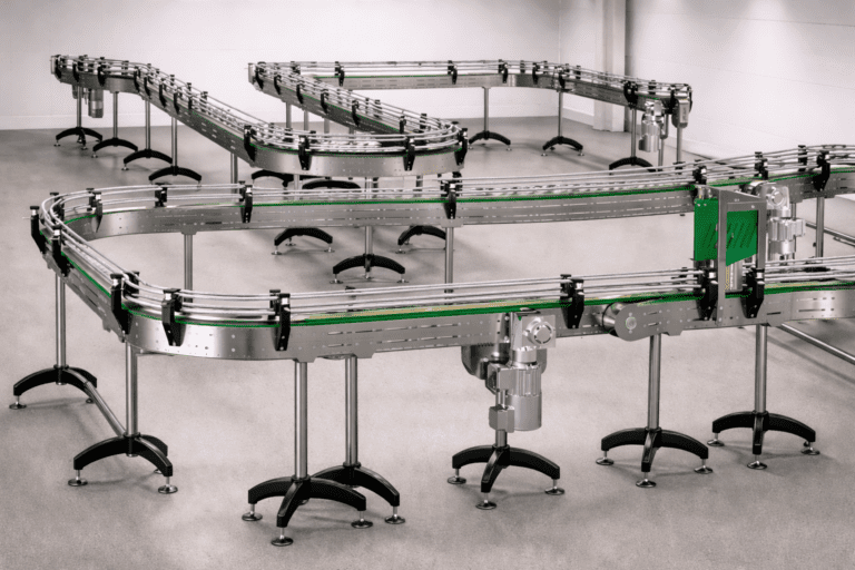 Raja-kettkonveierid flat-top ketiga pudelite transportimiseks keemiatööstuses