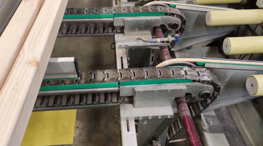 Kettkonveier detailide transportimiseks puidutööstuses